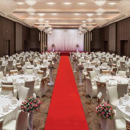 Pullman Yangon Centrepoint Hotel Buitenkant foto