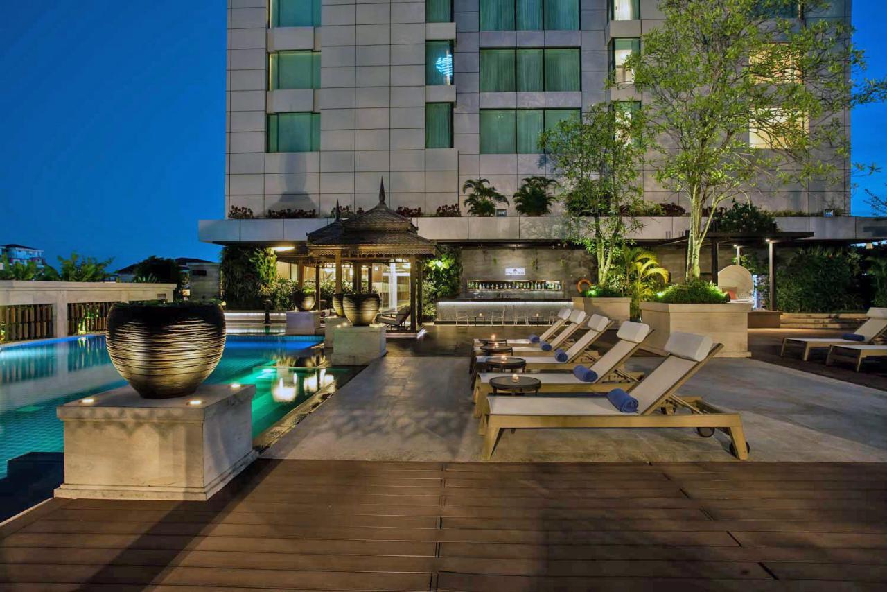 Pullman Yangon Centrepoint Hotel Buitenkant foto