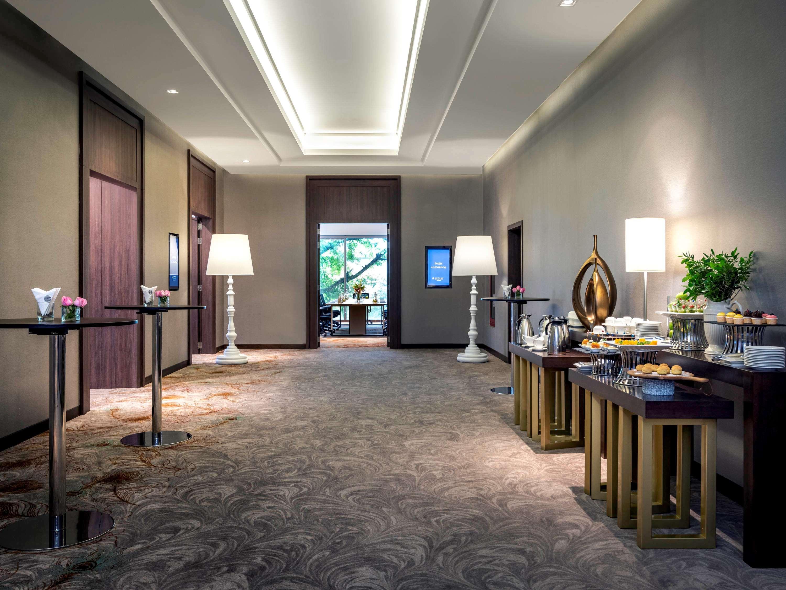 Pullman Yangon Centrepoint Hotel Buitenkant foto
