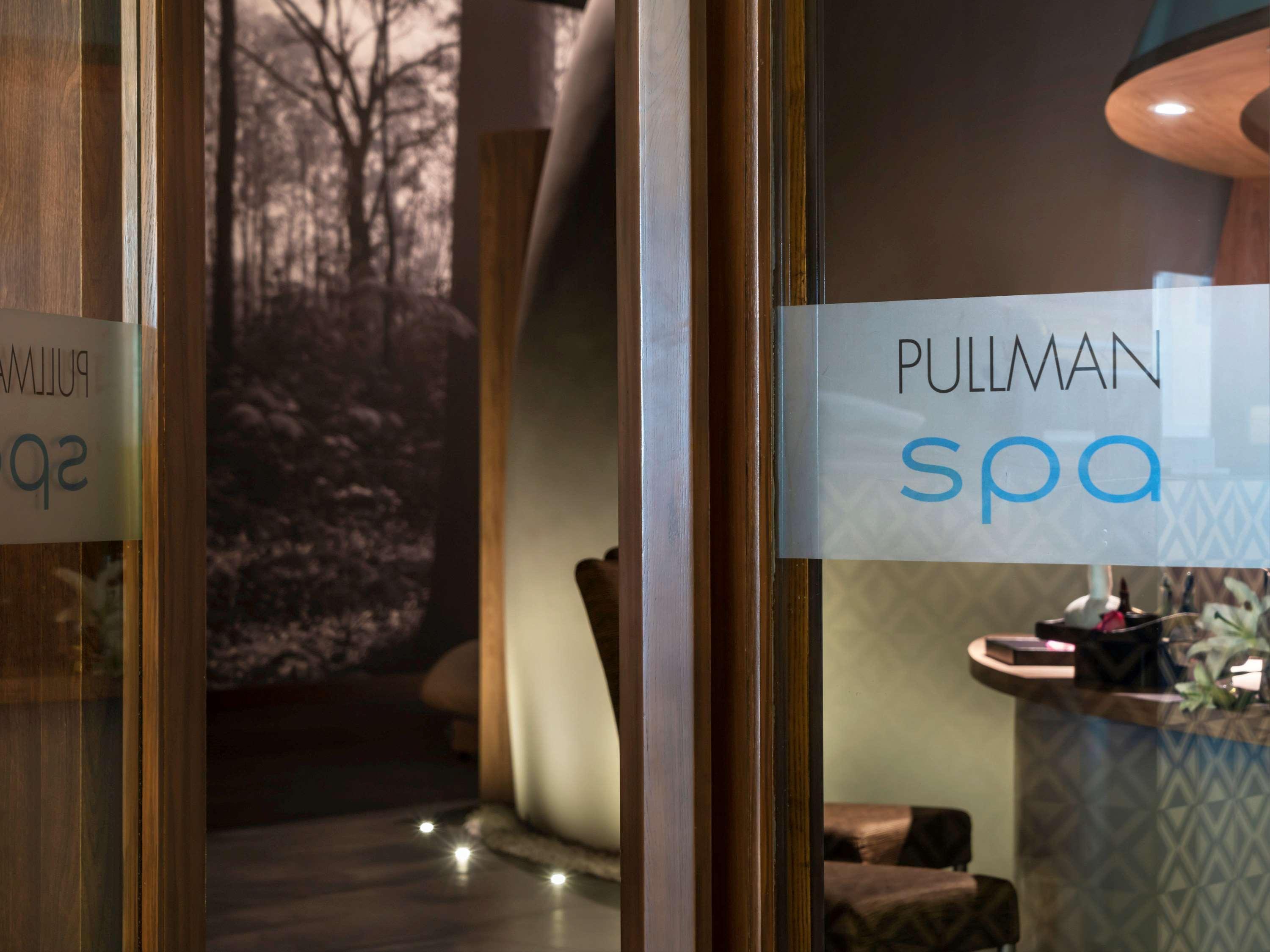 Pullman Yangon Centrepoint Hotel Buitenkant foto