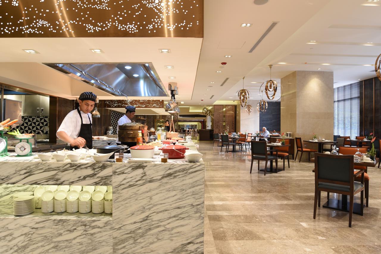 Pullman Yangon Centrepoint Hotel Buitenkant foto