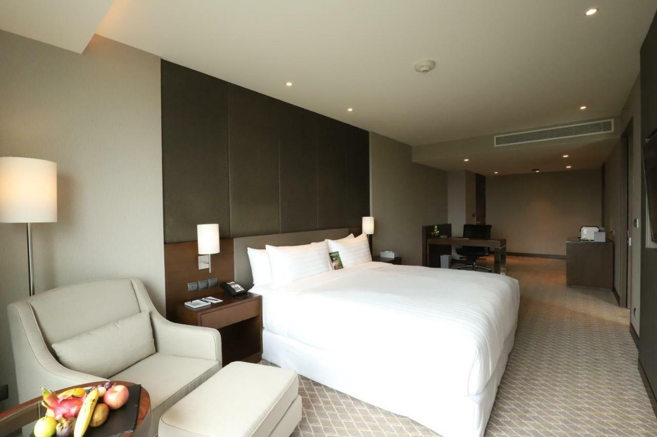 Pullman Yangon Centrepoint Hotel Buitenkant foto