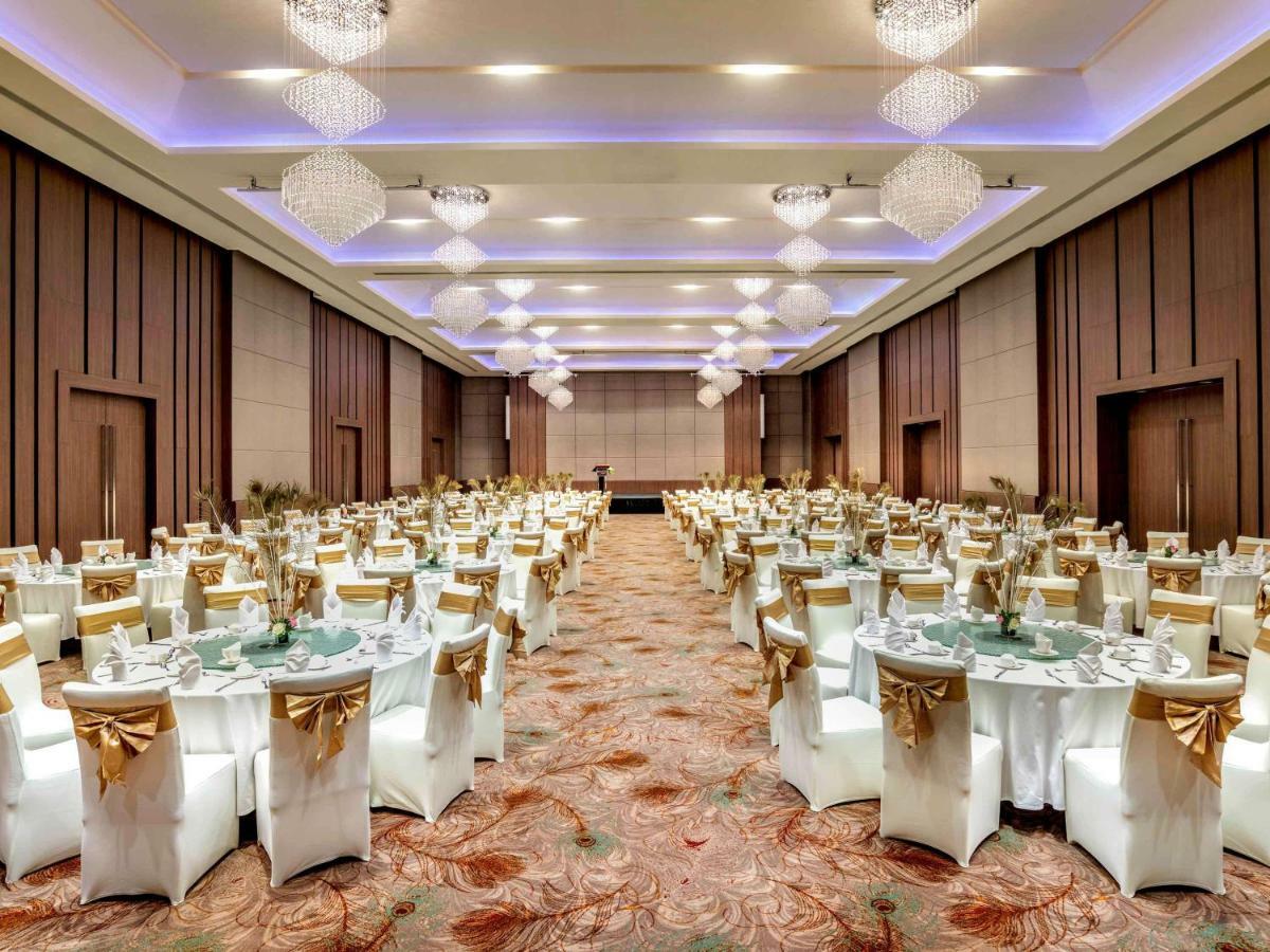 Pullman Yangon Centrepoint Hotel Buitenkant foto
